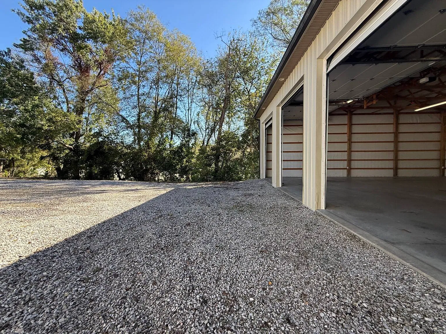 Studio, 2000 sqft, $1,000 — Photo 3