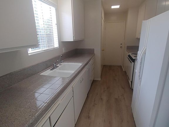 5th image of 1928 Elise Way APT B