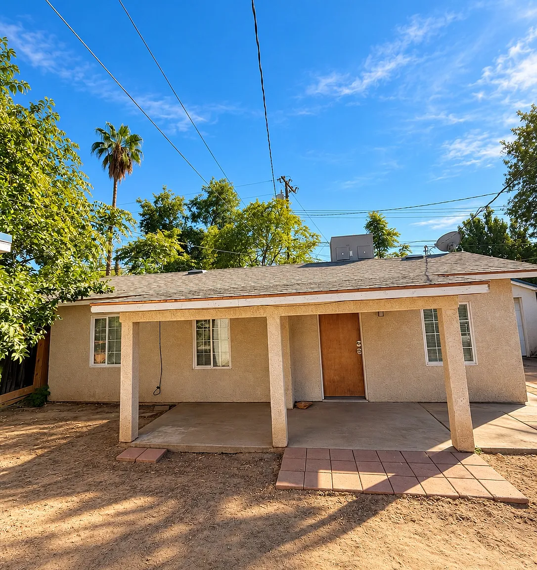 204 E Alhambra Ave — Photo 1