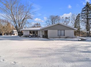 2920 W Chestnut Rd, Mequon, WI 53092