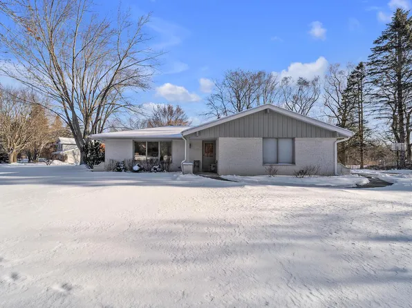 2920 West Chestnut ROAD, Mequon, WI 53092