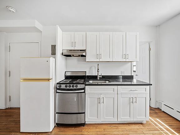2nd image of 657 Meeker Ave #4