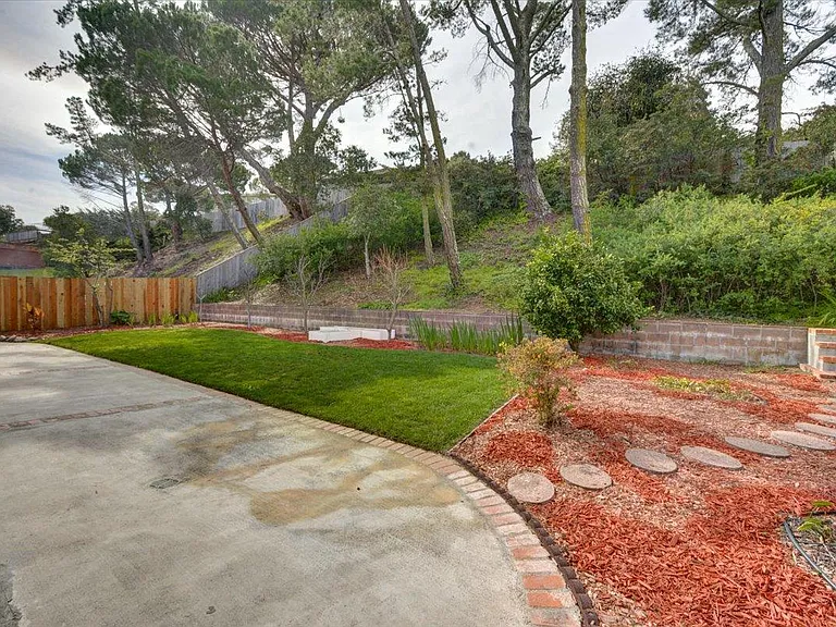 207 Valencia Dr — Photo 34
