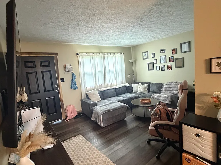 410 W Douglas St — Photo 14