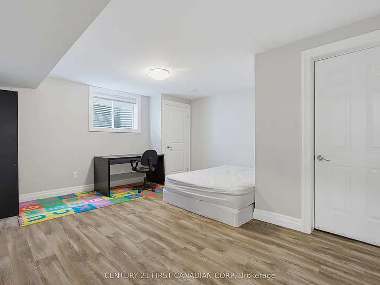1018 Medway Park Dr — Photo 35