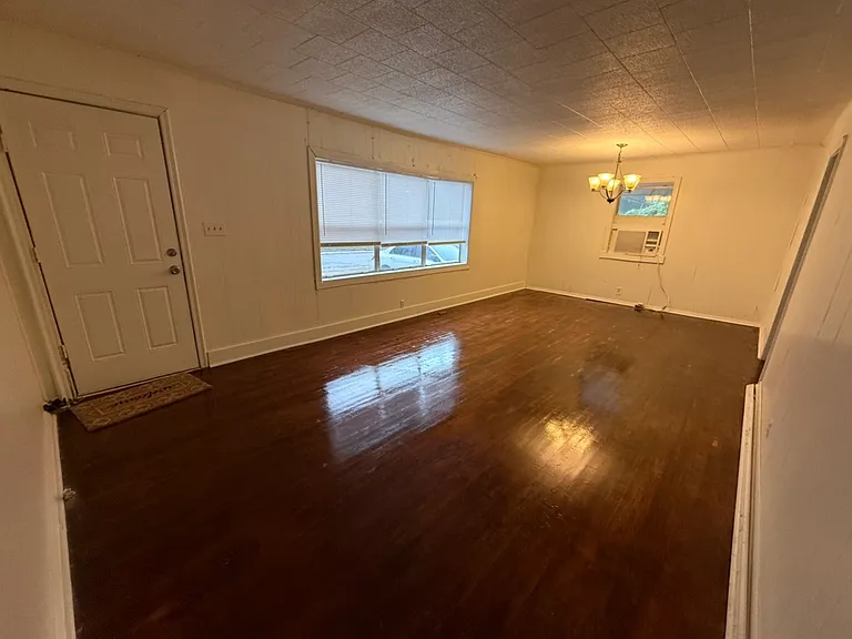 409 Grimes St — Photo 1