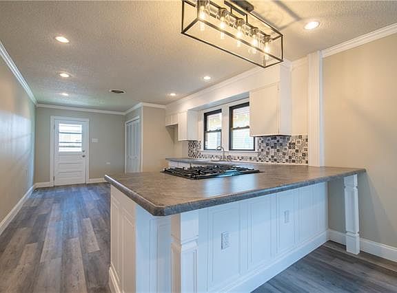 3rd image of 612 Avenue B