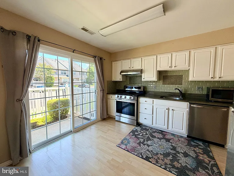 5504 Essex Ln — Photo 6
