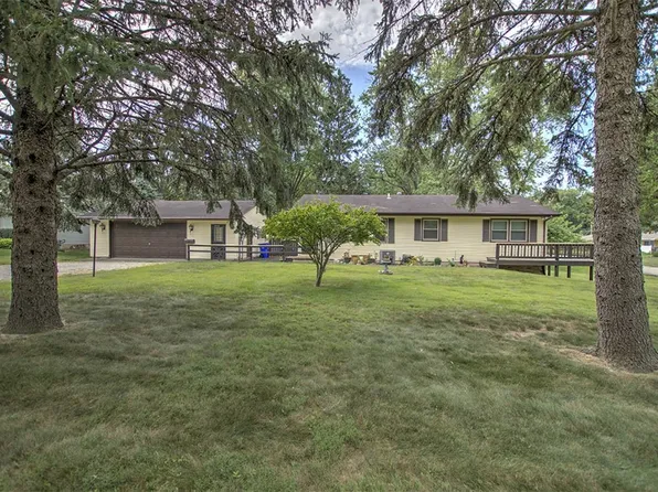 5527 E Melwood Ave, Decatur, IL 62521