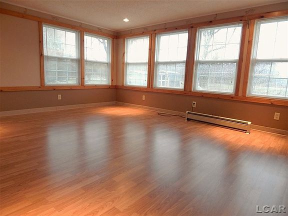 5th image of 1020 River Acres Dr