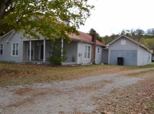 218 E Lake Ave, Celina, TN 38551