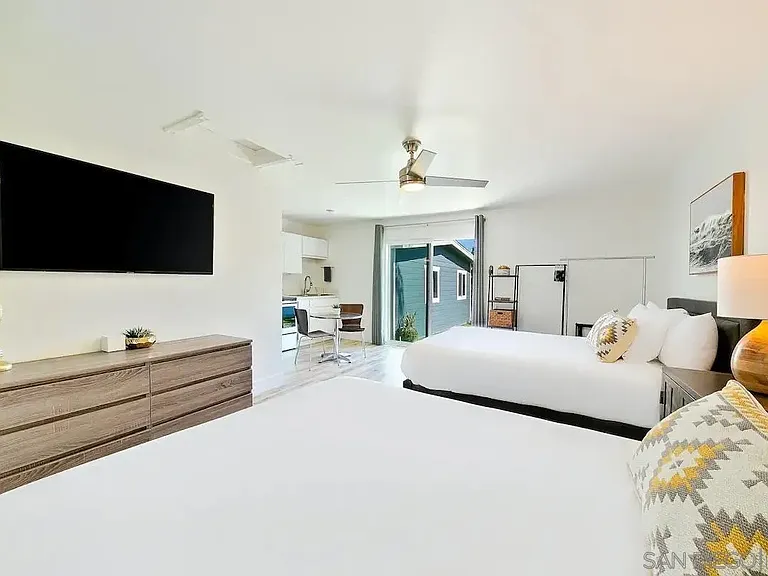 7904 Calle De La Plata — Photo 32