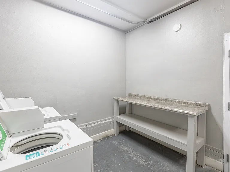 301 E Okeefe St — Photo 18