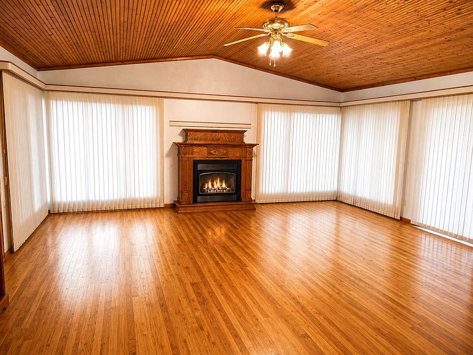 2nd image of 446 Maple Ave S