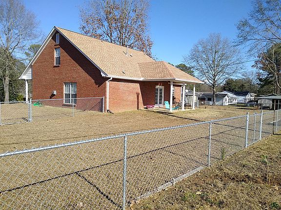 3rd image of 917A Barnett Dr