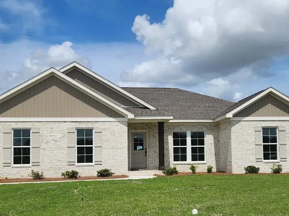 208 Cambridge Dr, Headland, AL 36345