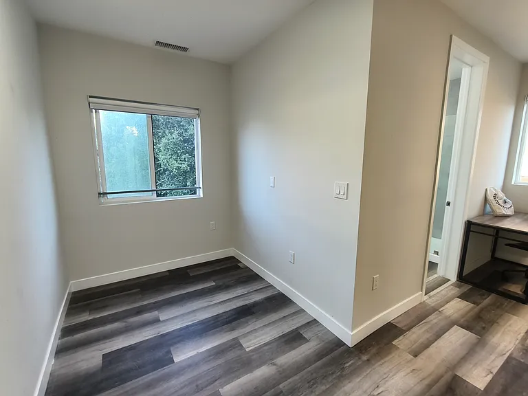 1280 W 37th Pl #B2B3 — Photo 27