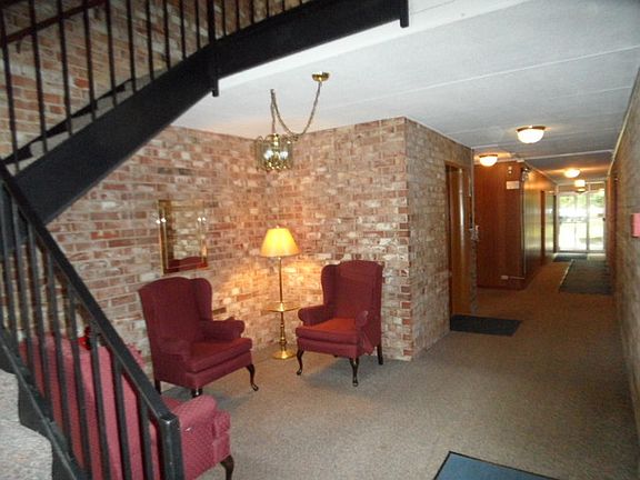 4th image of 100 W Park Circle Dr APT 4G