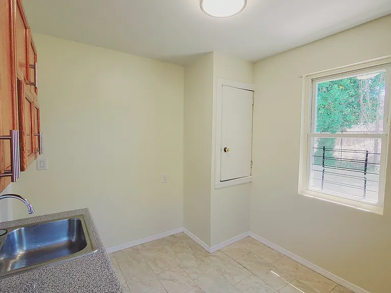 1888 University Ave #2 — Photo 8