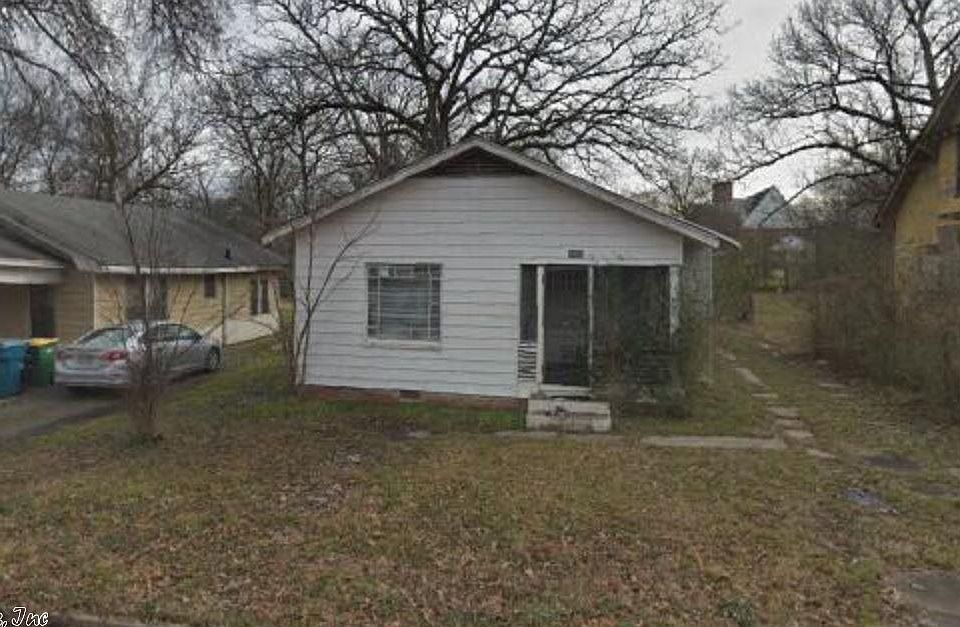 1st image of 2403 S Pine St