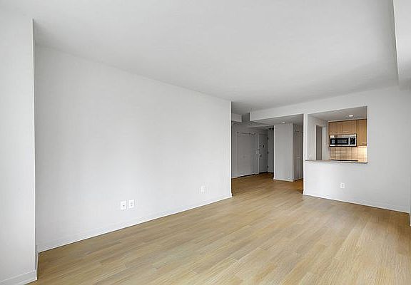 4th image of 1 Columbus Pl APT S5g