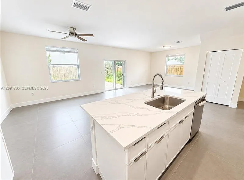 3 bed, 2.5 bath, $3,450 — Photo 2
