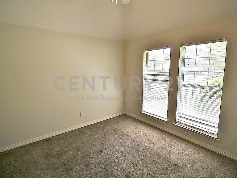 809 Foxwood Ln — Photo 21