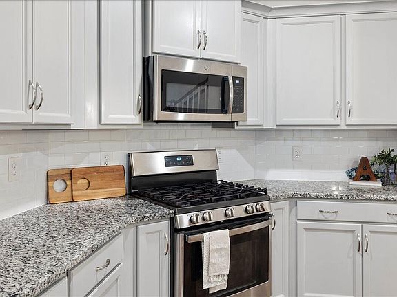 4th image of 309 Lionel St
