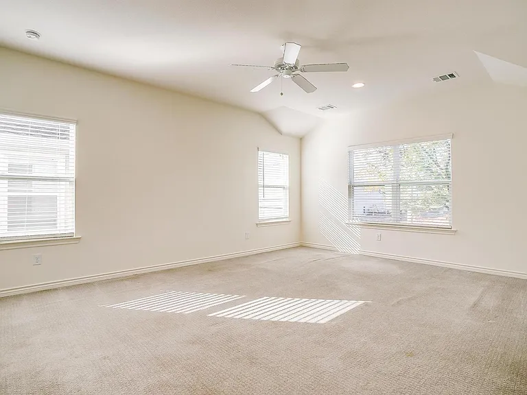 211 Athenia Dr — Photo 12