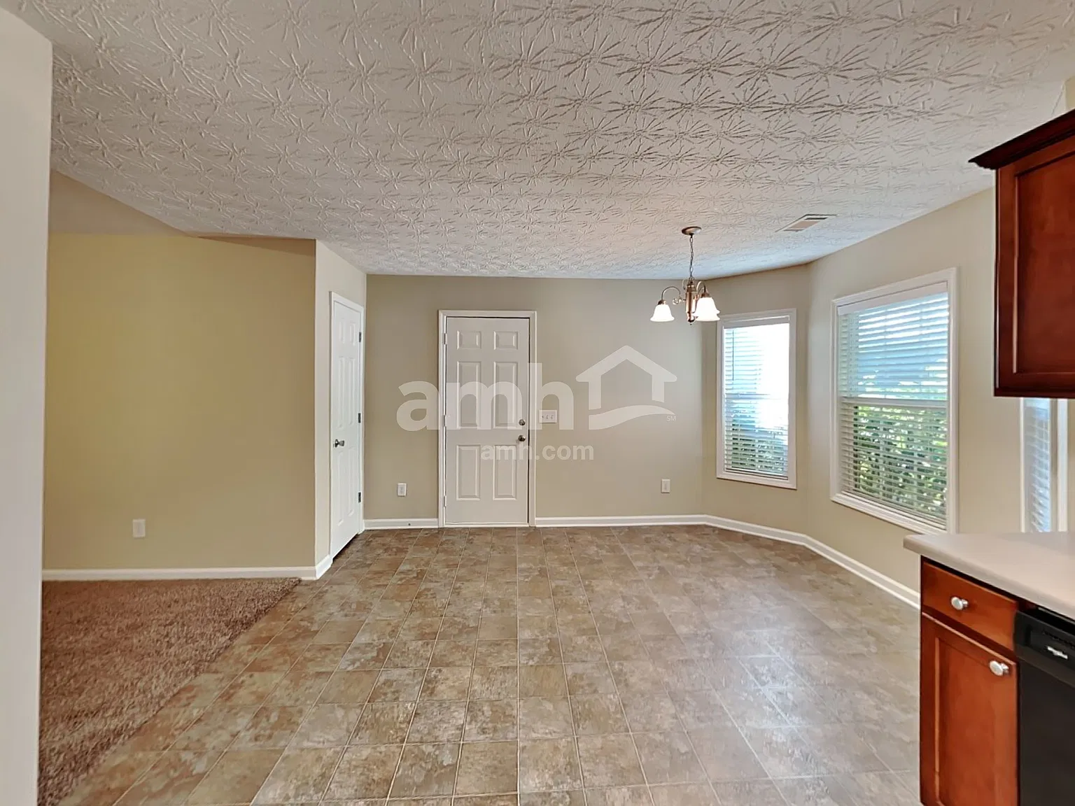 3 bed, 2.0 bath, 1375 sqft, $2,095 — Photo 4