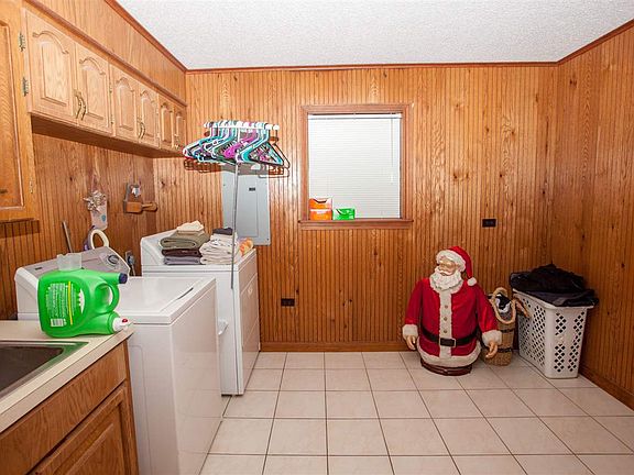 5th image of 4026 Country Dr