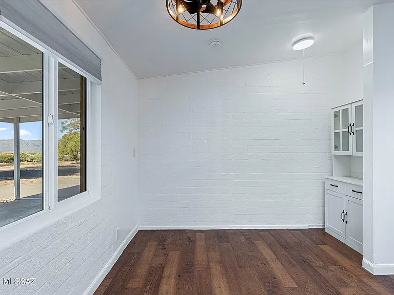 212 S Avenue C — Photo 10