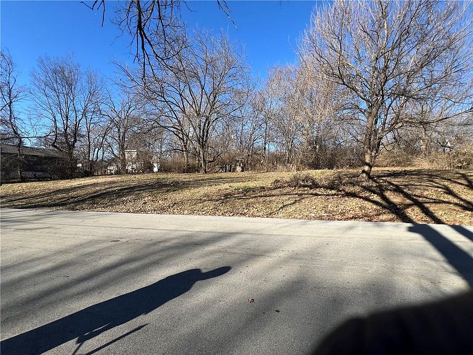 2nd image of 8136 Flora Ave