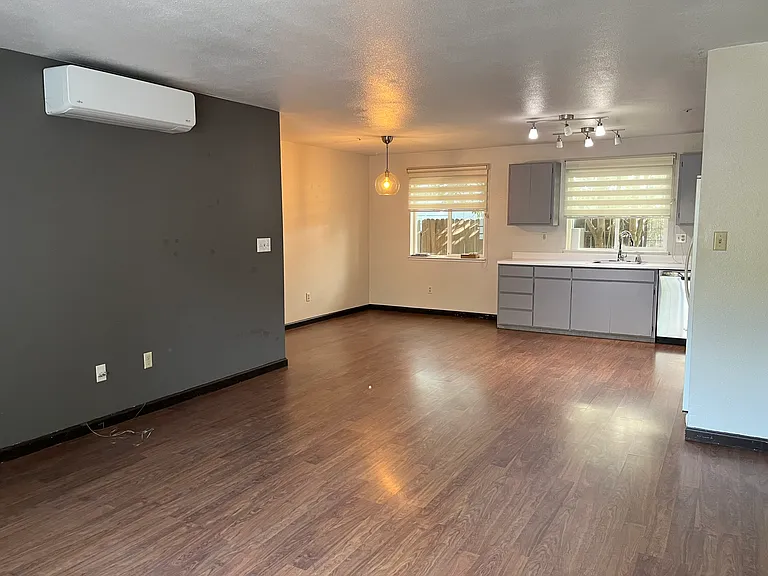 2460 Halsey Cir — Photo 10