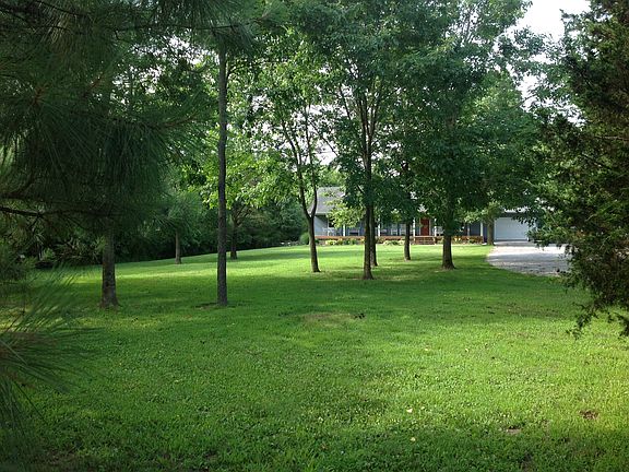 3rd image of 8 Blackhawk Dr