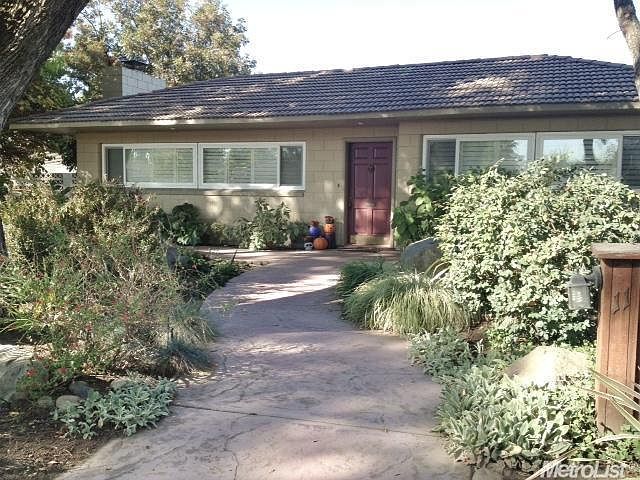 1st image of 11 Barton Pkwy