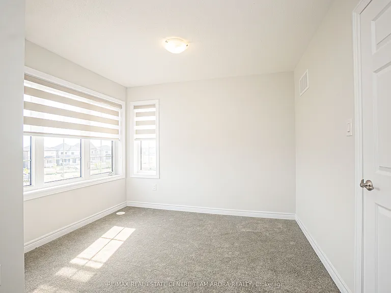 70 Keyworth Cres — Photo 13