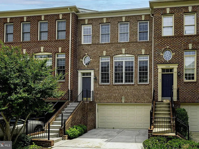 1156 Regal Oak Dr — Photo 1