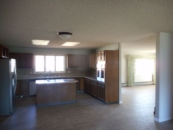 3rd image of 1745 Parkhill Dr