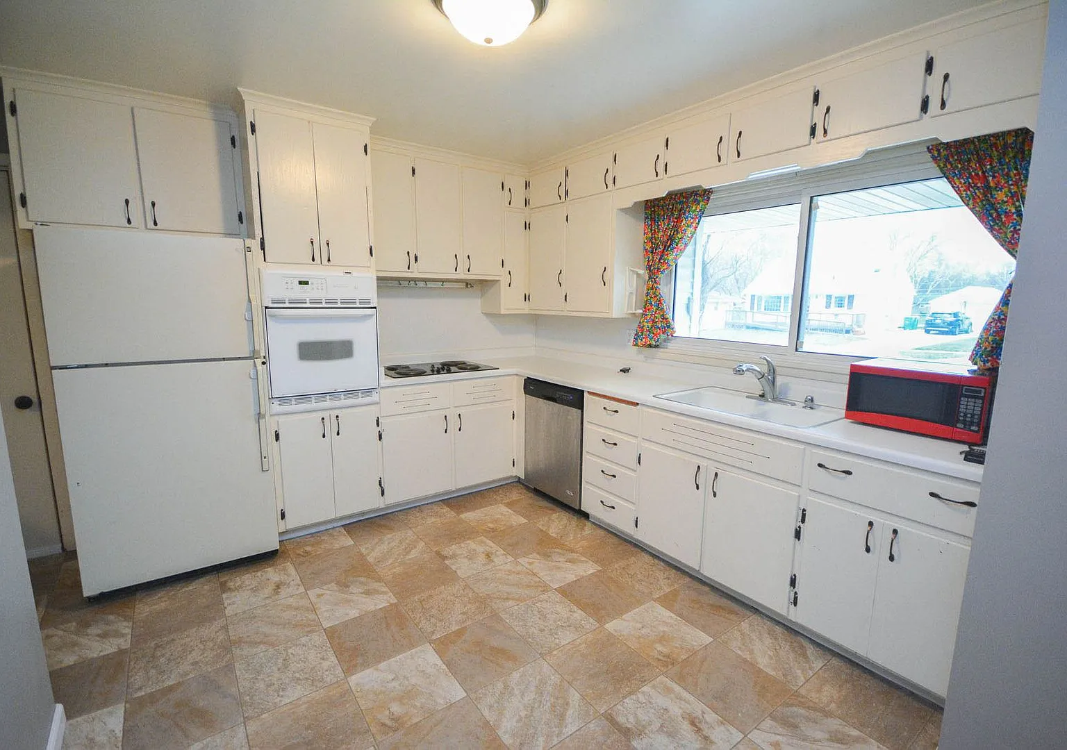 3br ranch style home near Sunset Terrace Elementary! — Photo 4