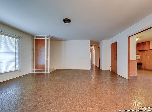 5th image of 315 E Cheryl Dr