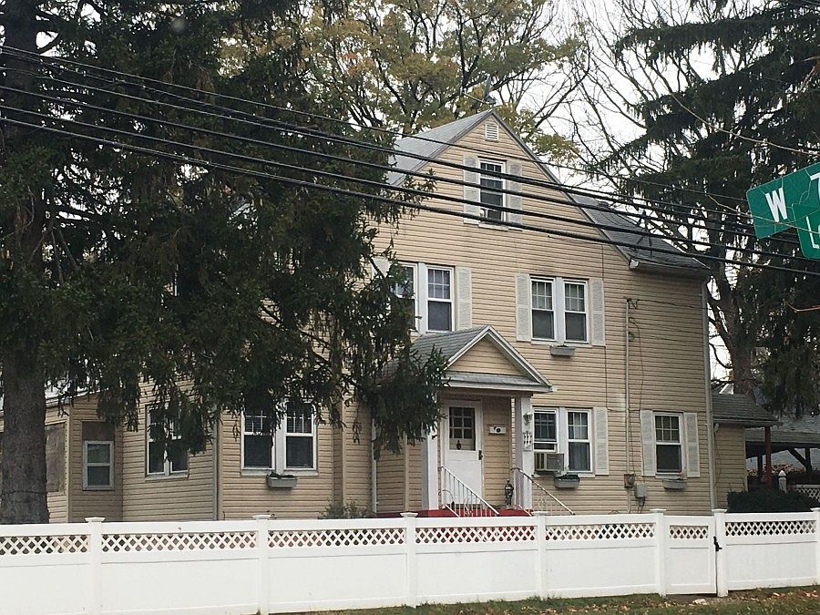 2nd image of 624 Locust St