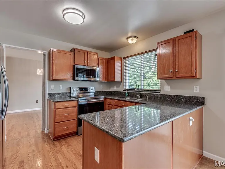 340 Emmanuel Ct — Photo 13