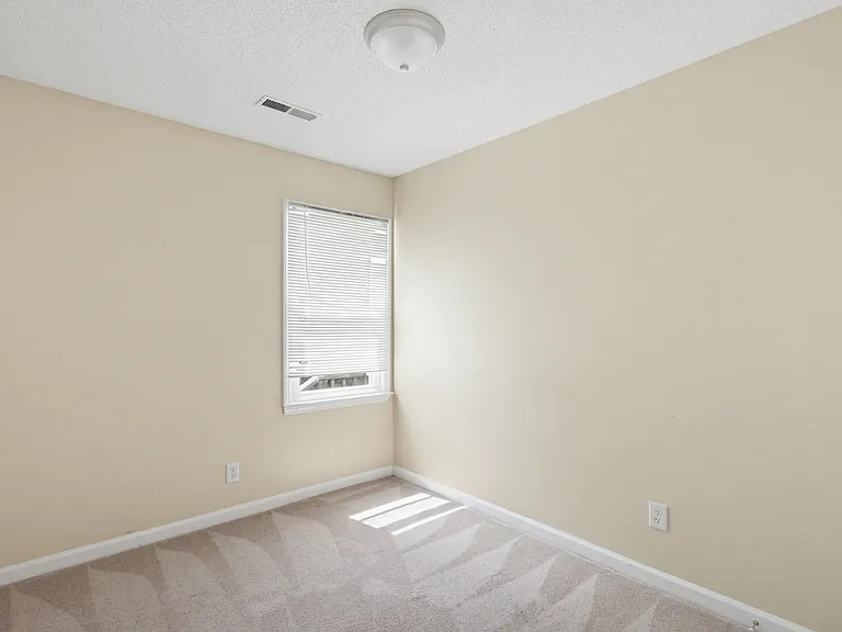 210 E McCulloch St — Photo 14