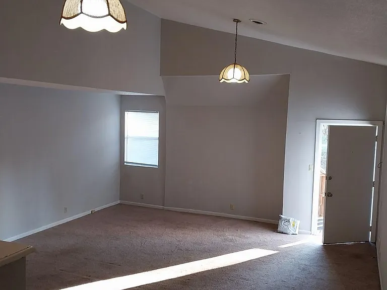 165 Midway Dr #D — Photo 4