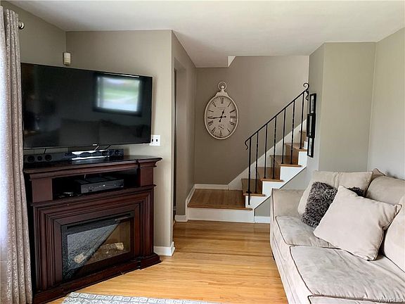 2nd image of 1451 Parker Blvd