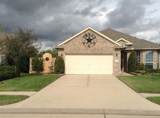 1045 Luke Dr, Alvin, TX 77511