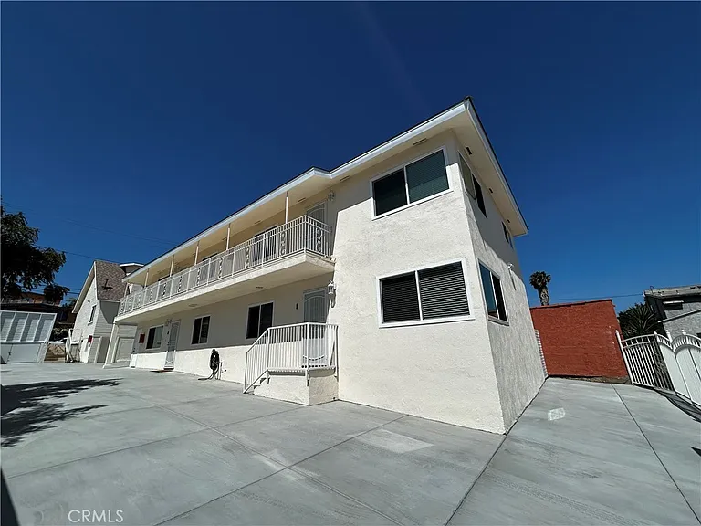 2722 E Wall St #C-D — Photo 1