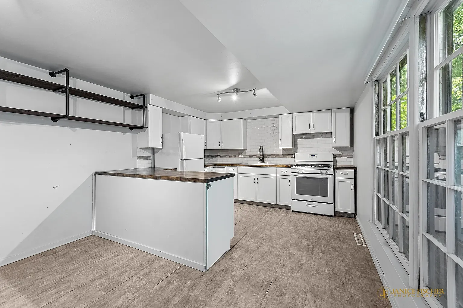 3 bed, 1.5 bath, 1275 sqft, $1,850 — Photo 4