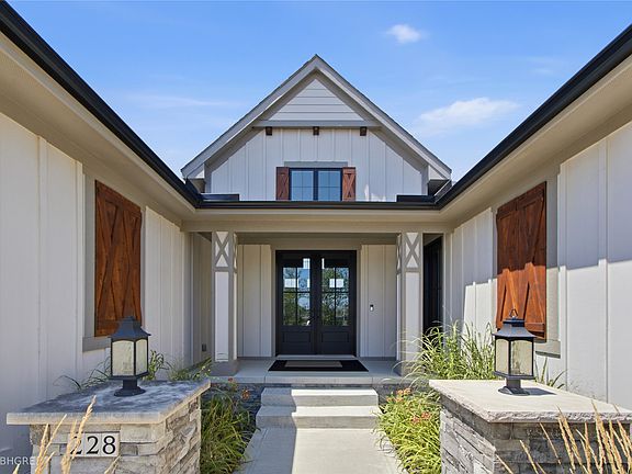 3rd image of 228 NE 60th Ct